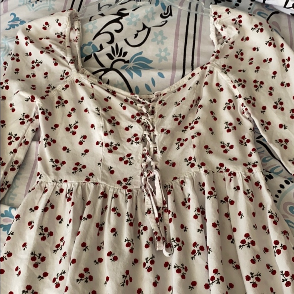 Cute Floral Top - Picture 2 of 2
